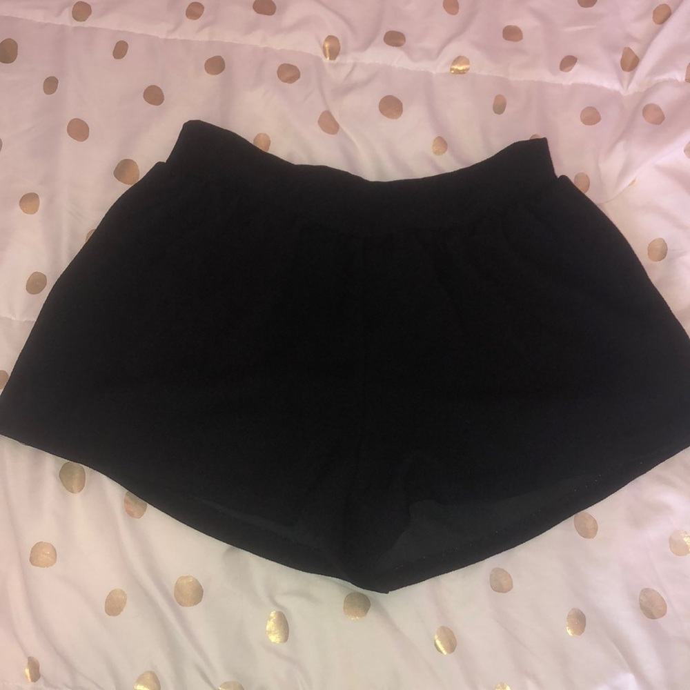 Classic black highwaisted shorts